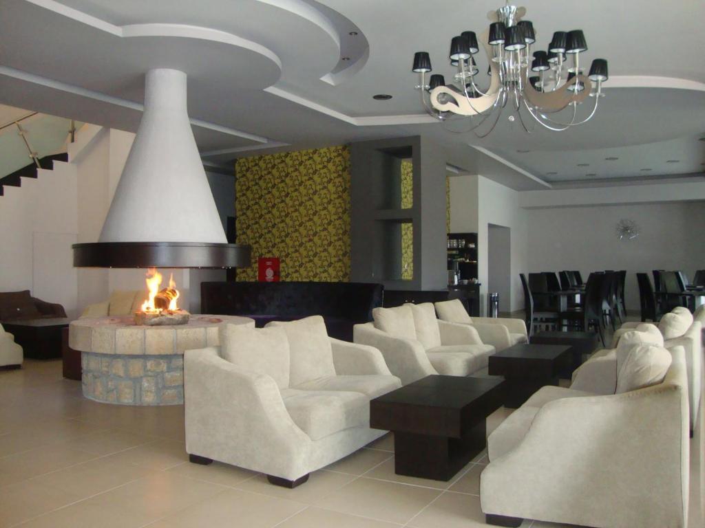 Nymfes Hotel Loutraki  Bagian luar foto