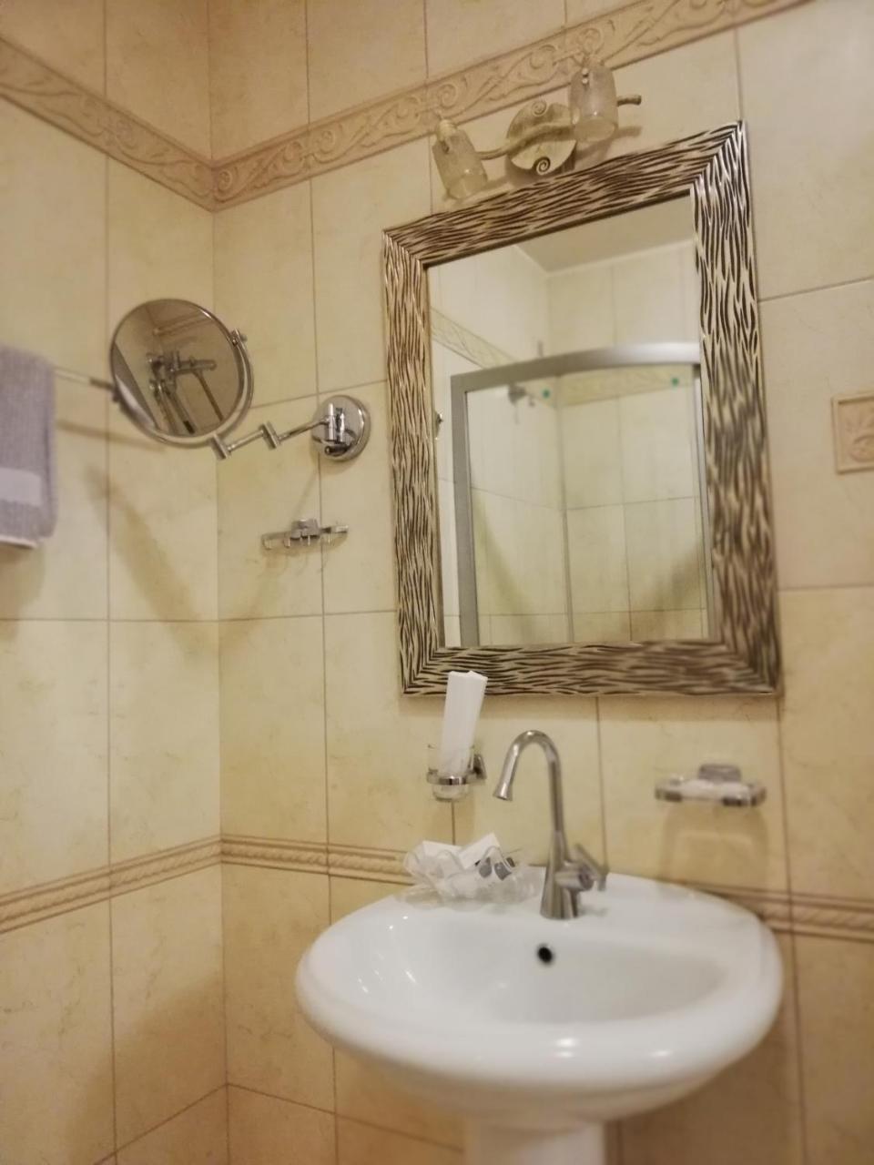 Nymfes Hotel Loutraki  Bagian luar foto